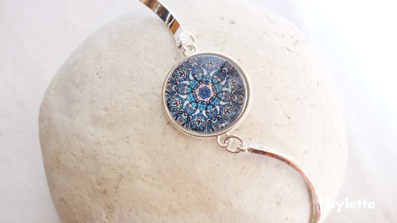 Bracelet anneau fantaisie epoxy mandala bleu nuit